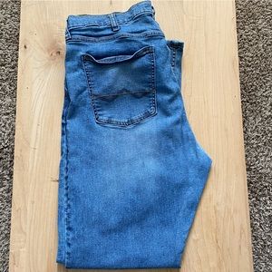 💥3/$15💥Men’s Wrangler slim straight jeans 40X32